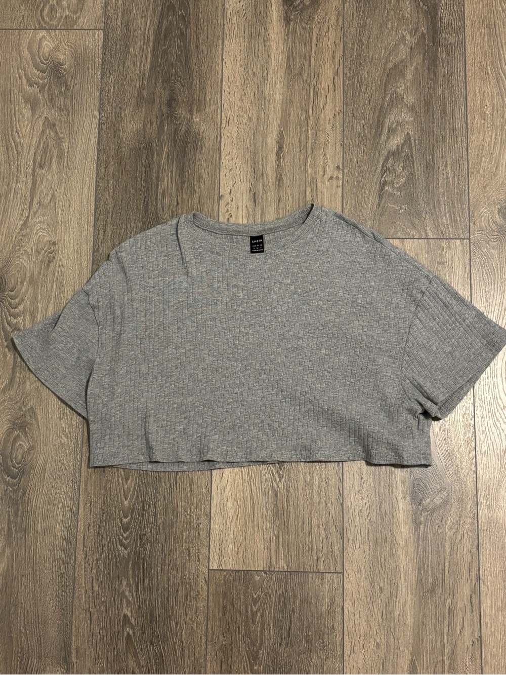 ✨2/$15✨ SHEIN Grey Cropped Ribbed Tee